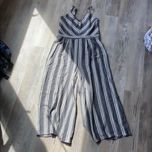 grey and white jumper